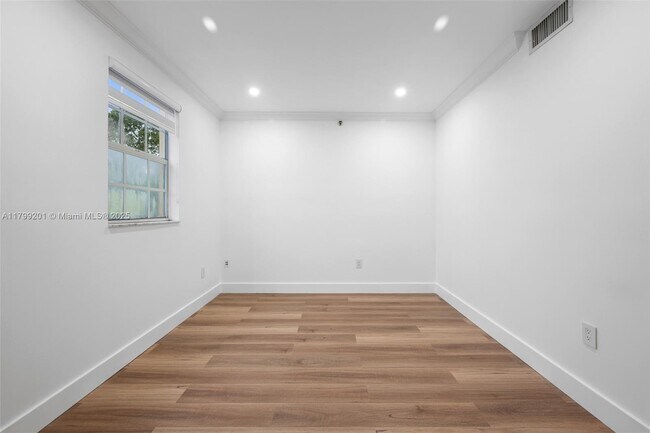 Building Photo - 1400 Salzedo St