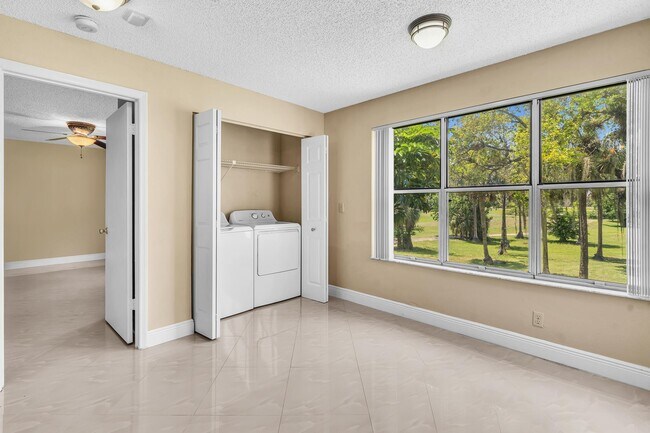 Building Photo - 3340 Pinewalk Dr N