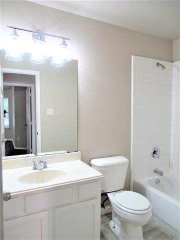 Building Photo - 2809 Briargrove Ln