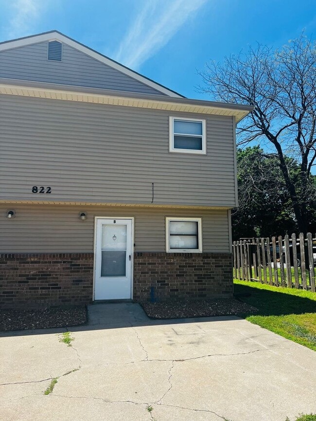 Building Photo - WATER & TRASH INCLUDED - CENTRAL LOCATION!