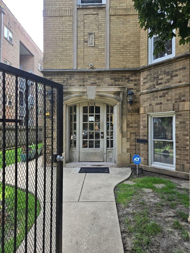 Building Photo - 6518 N Mozart St