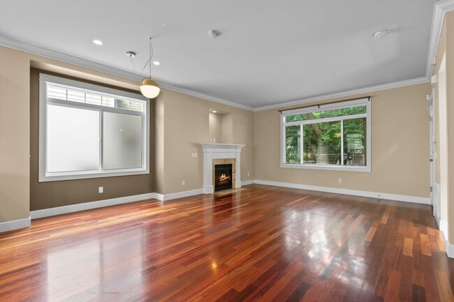 Building Photo - 3Bd/2.5Ba Seattle Home