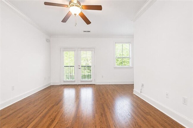 Building Photo - 5490 Glenridge Park NE