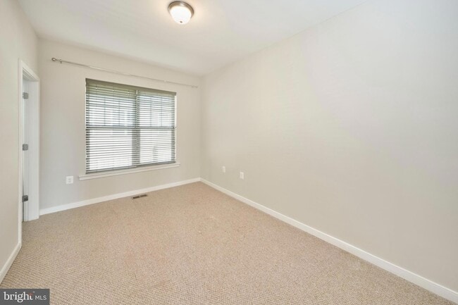 Building Photo - 256 Bluemont Branch Terrace SE