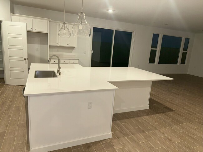 Building Photo - 1053 Traverse Dr S