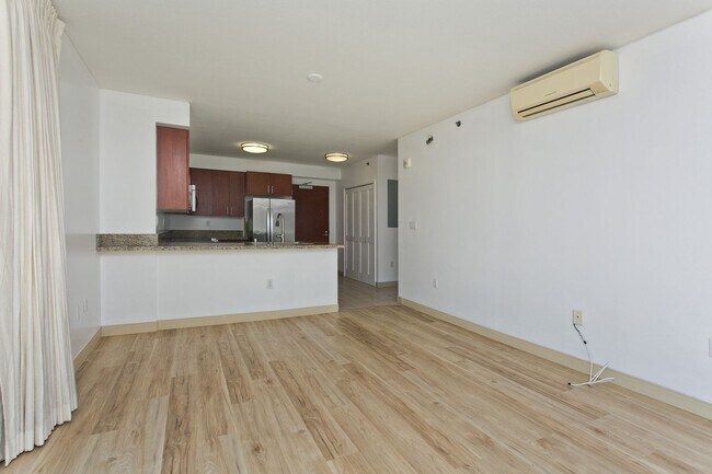 Building Photo - 909 Kapiolani Blvd