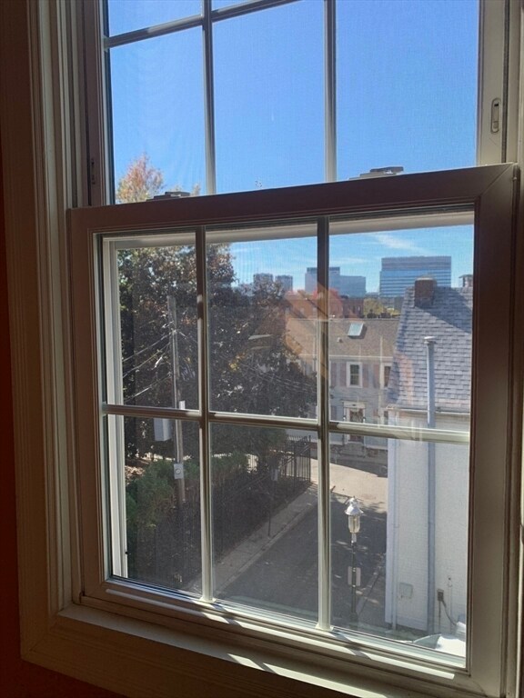 Building Photo - 10 Salem St Ave