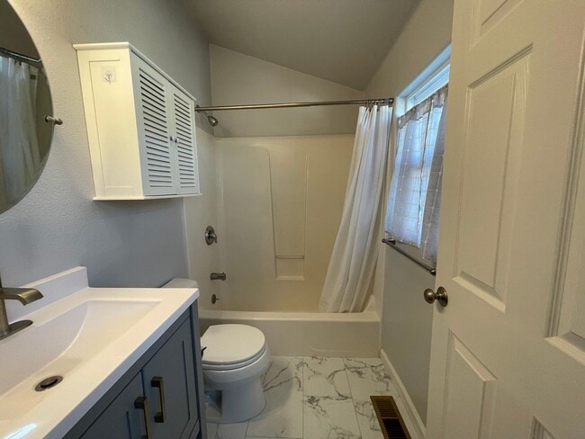 Building Photo - 837 Bantam Way