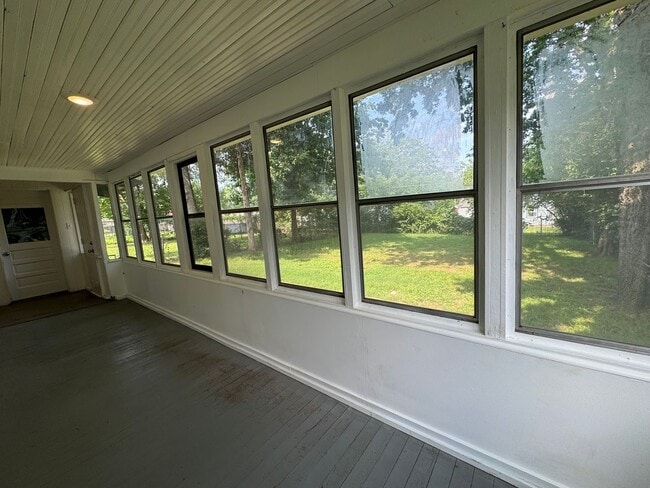 Building Photo - Adorable 2 bedroom 1 bath!