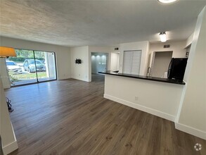 Building Photo - 650 S Park Rd