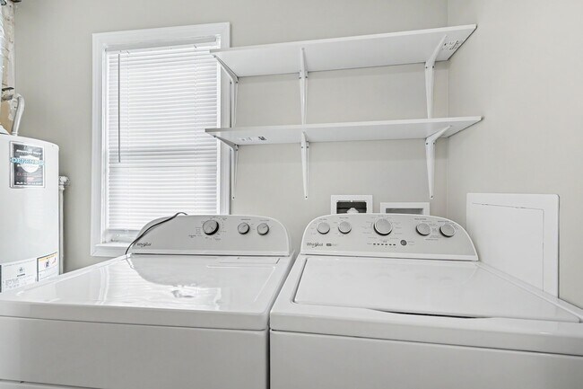 Building Photo - 251 Edgewood Dr