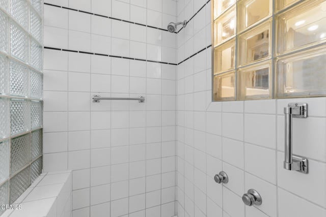 Building Photo - 1370 Cresthaven Dr