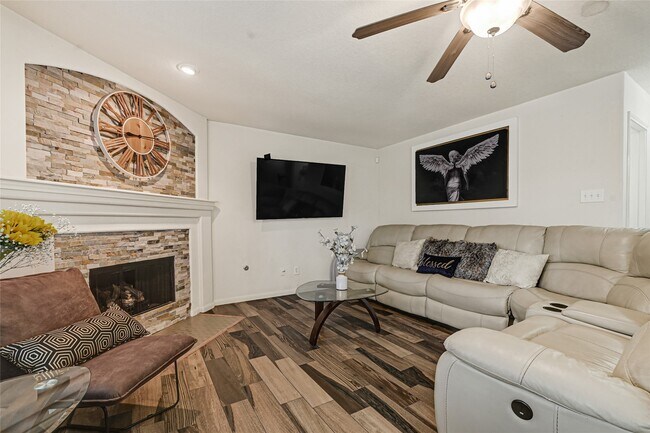 Building Photo - 2527 Spring Lily Ct