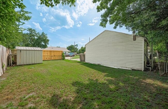 Building Photo - 6741 Goforth St