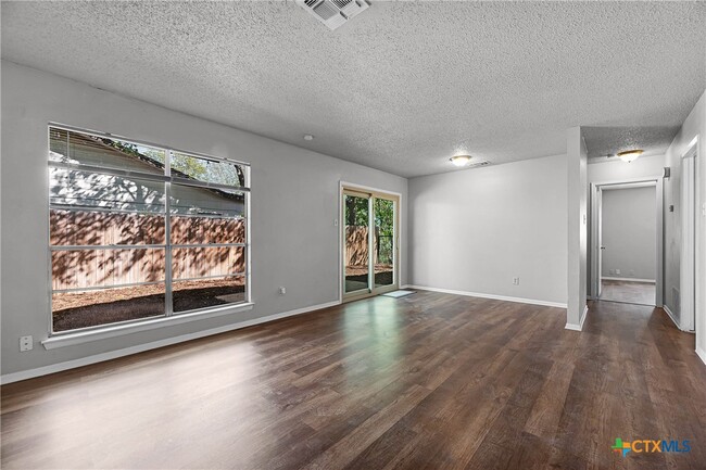 Building Photo - 1524 Eichen Rd
