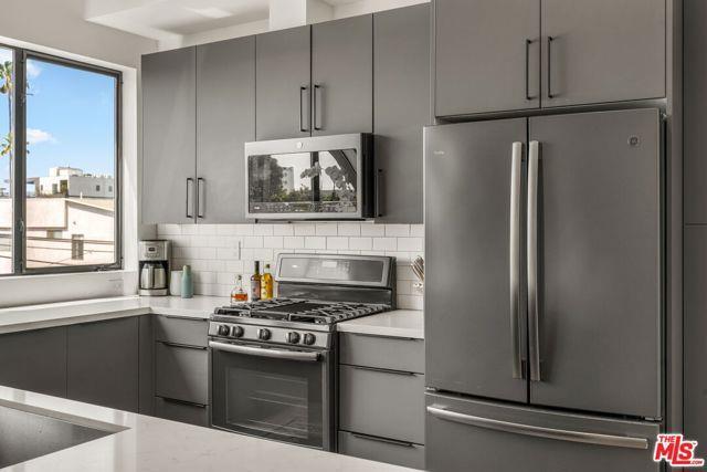 Building Photo - 3724 1/2 Vinton Avenue Apt #1/2, Los Angel...