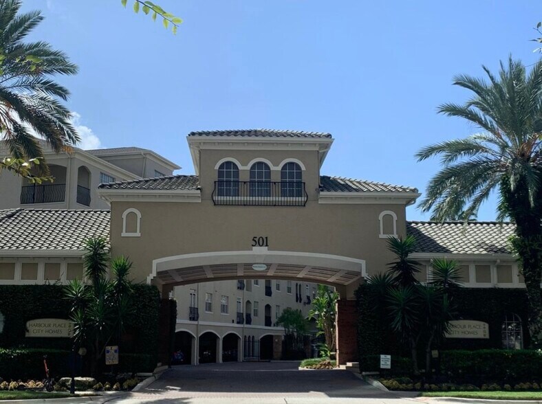 Building Photo - 501 Knights Run Ave