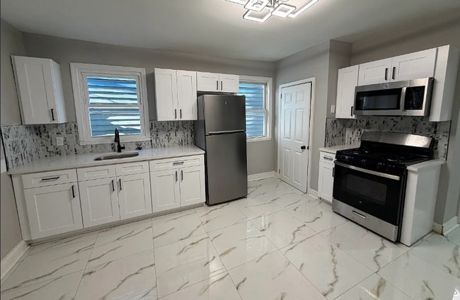 Building Photo - 206 12th Ave