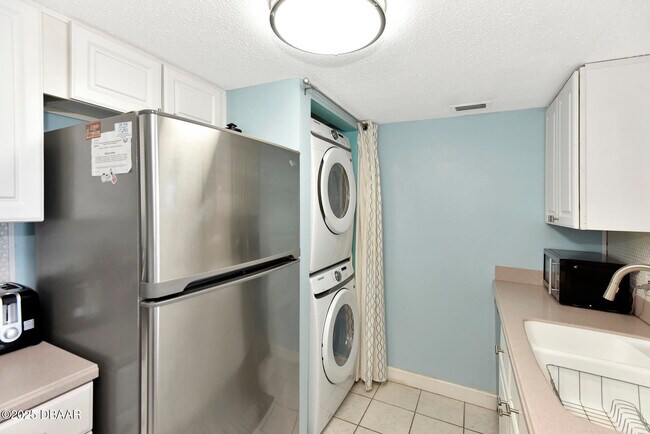 Building Photo - 4495 S Atlantic Ave