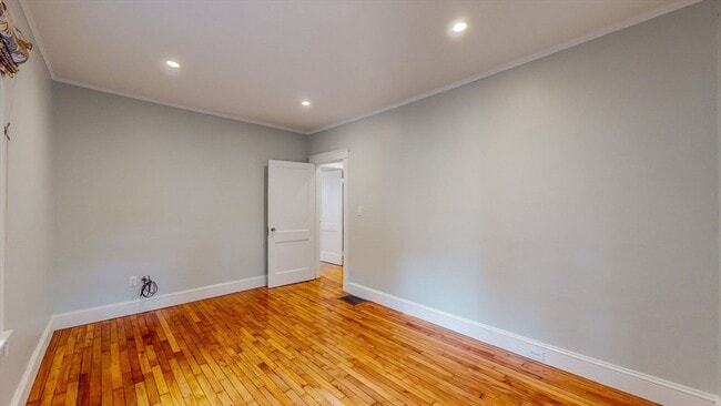 Building Photo - 176 Parker St