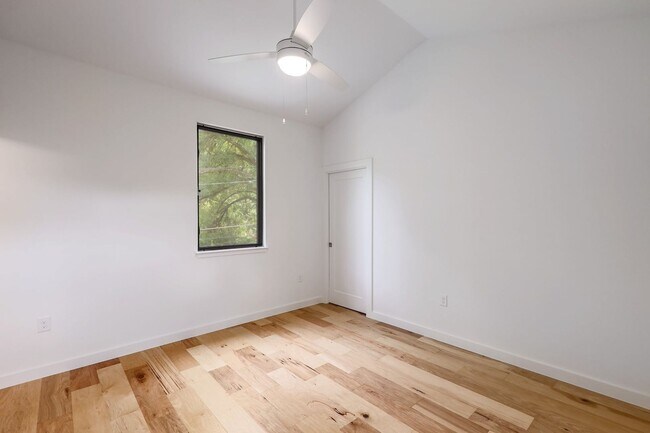Building Photo - 2104 Columbia Cove