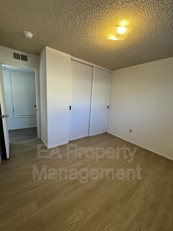 Building Photo - 1212 Chelwood Park Blvd NE