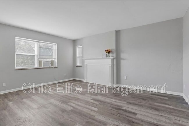 Building Photo - 987 Lilley Ave