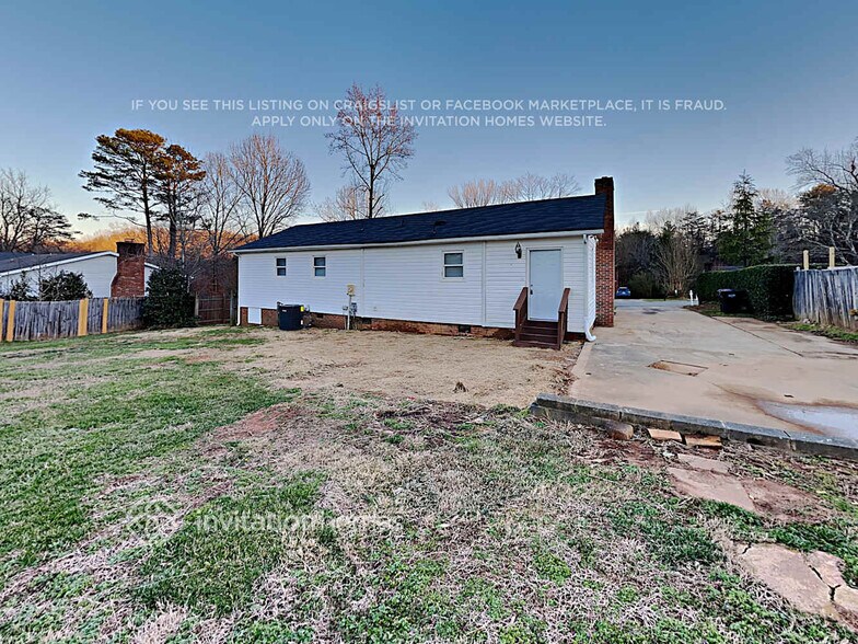 Building Photo - 208 Ferncliff Dr