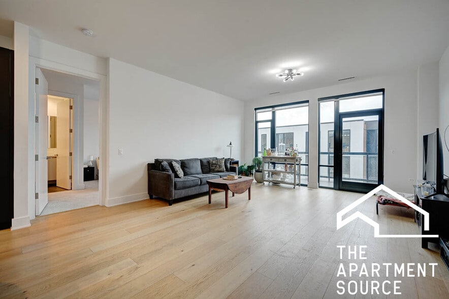 Building Photo - 1701 W Webster Ave