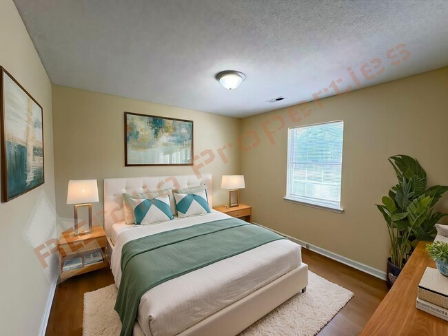 Building Photo - 703 Larchwood Dr