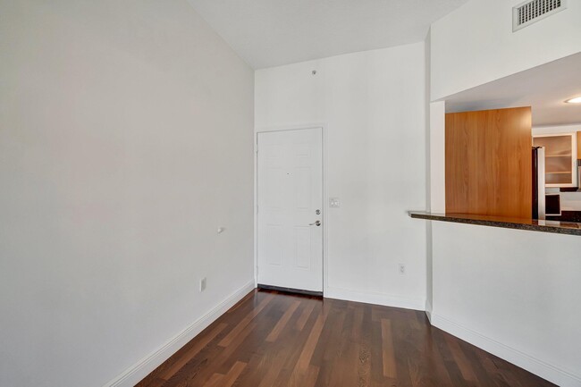 Building Photo - 610 Clematis St