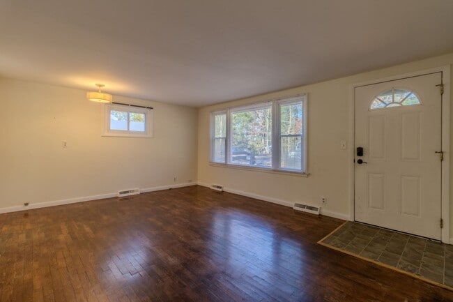 Building Photo - Classic Ranch Just Minutes from TC’s Best