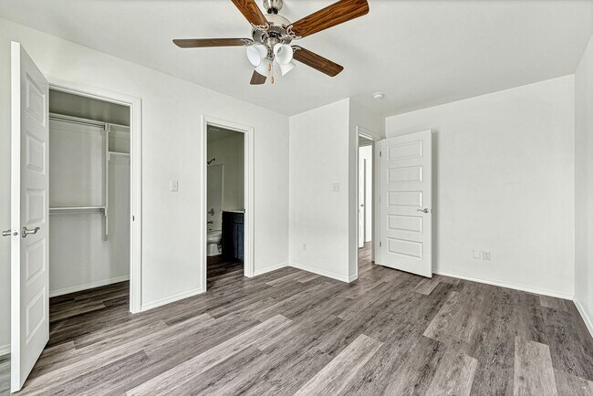 Building Photo - 1023 S Benchmark Ln