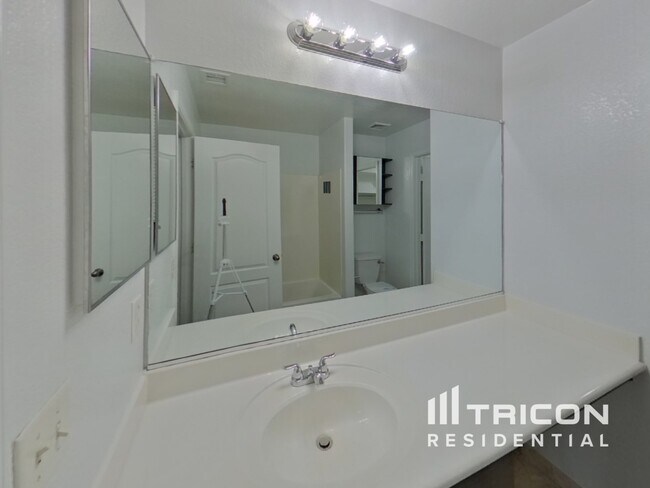 Building Photo - 42028 W Sunland Dr