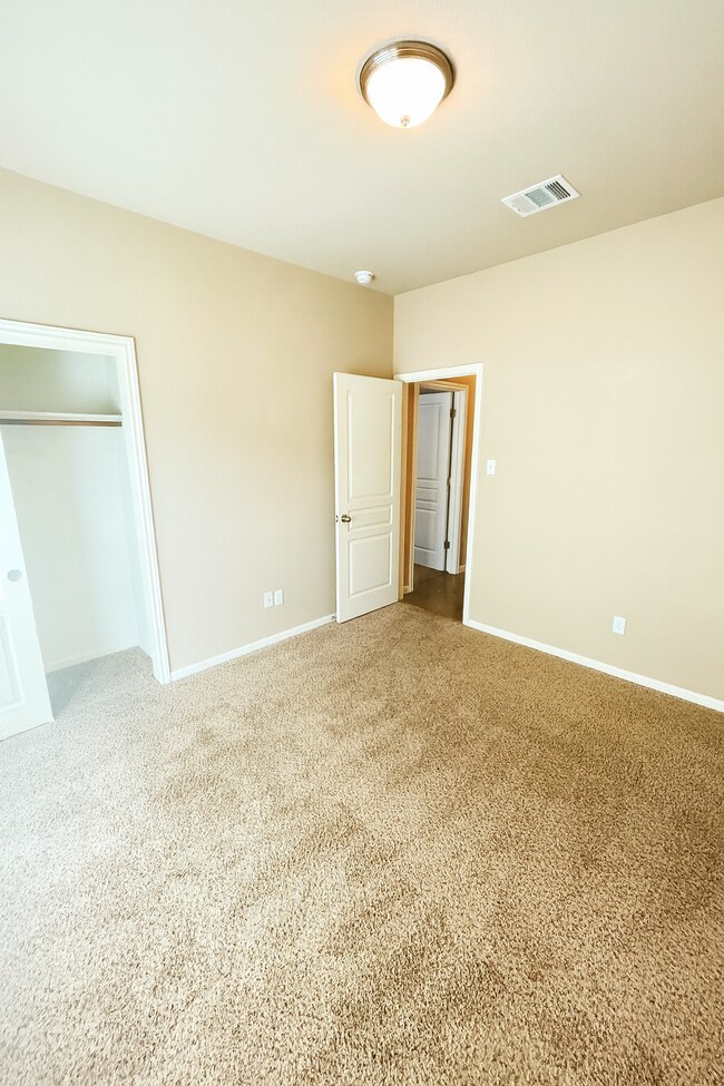 Building Photo - 219 Chering Dr