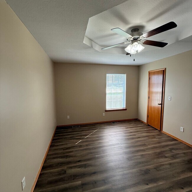 Building Photo - Updated 3 bedroom 2 bathroom home in Clever