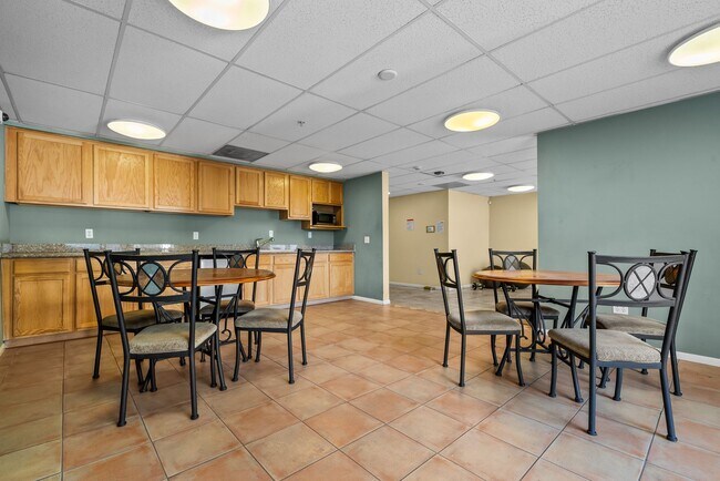 Building Photo - Amazing 2 Bed Condo in Noho!