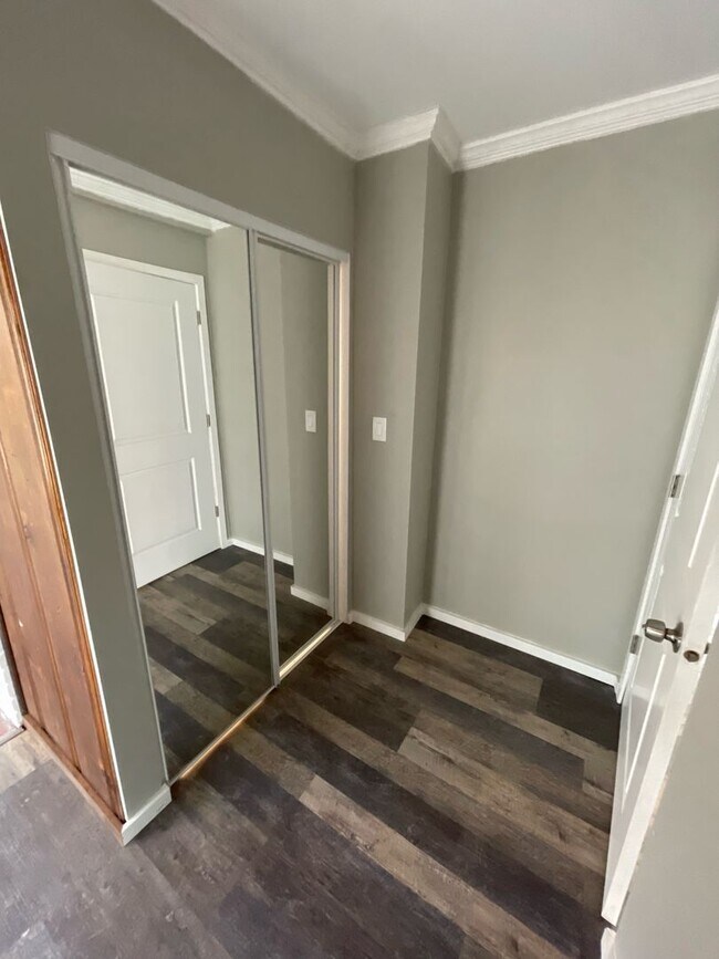 Building Photo - Spacious 3bd/2.5ba Ranch