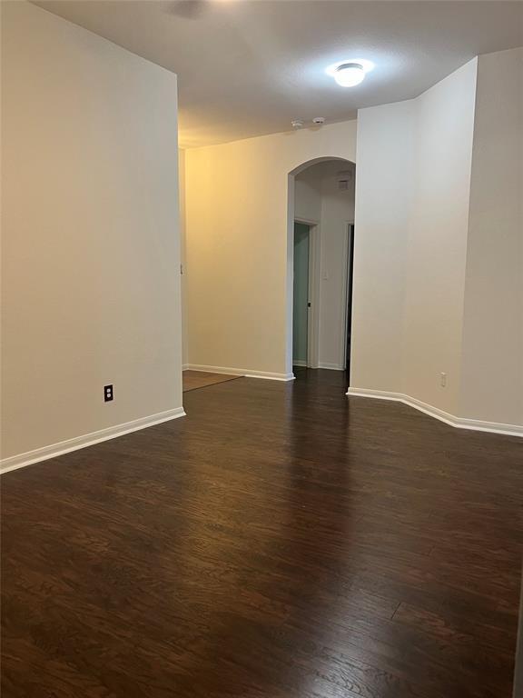 Building Photo - 600 Spanish Oak Terrace