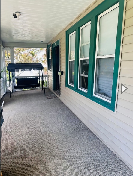 Building Photo - 705 Hudson Ave