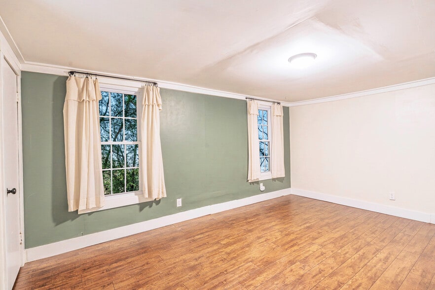 Building Photo - 104 Rosewood Dr