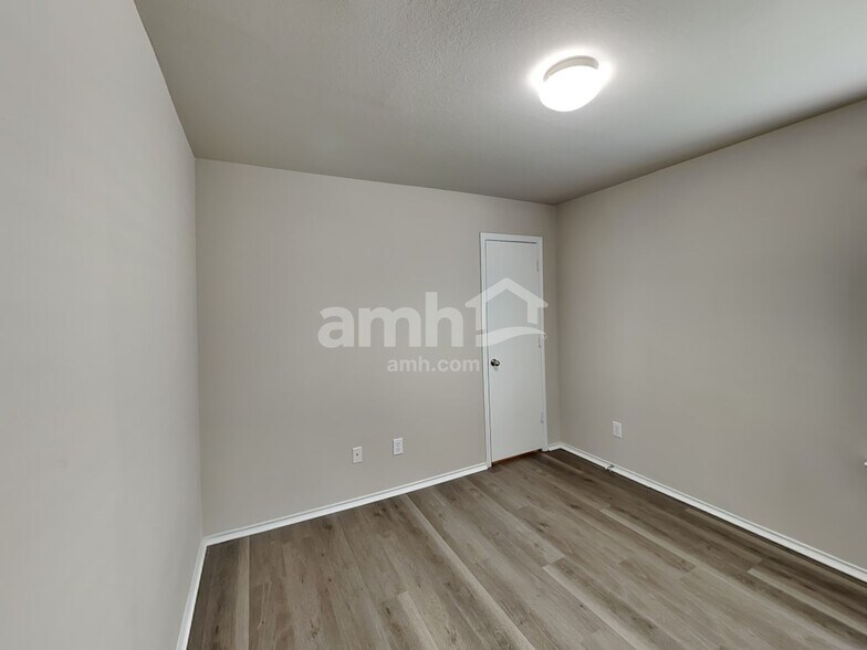 Building Photo - 7335 Winter Song Dr