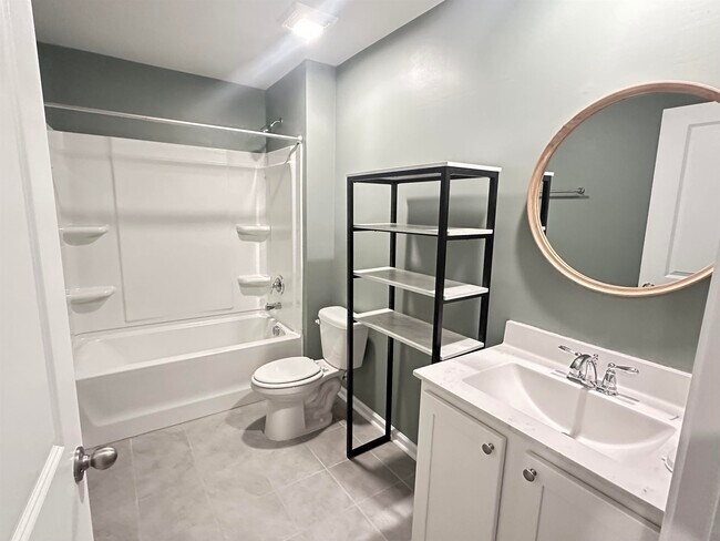 Building Photo - 340 Emery Oak Dr