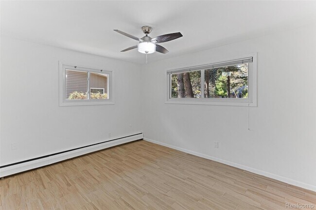 Building Photo - 3765 Ruthland Rd
