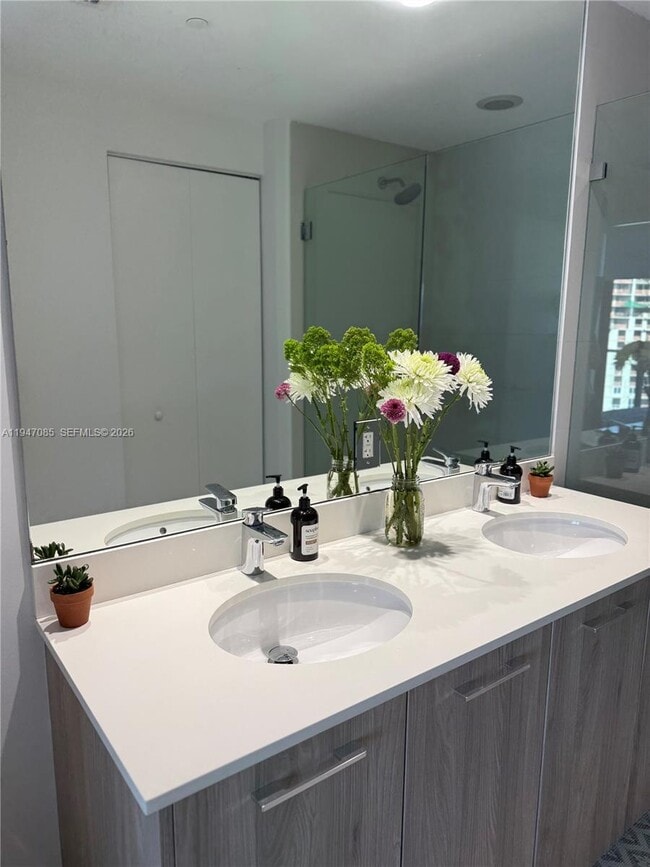 Building Photo - 501 NE 31st St