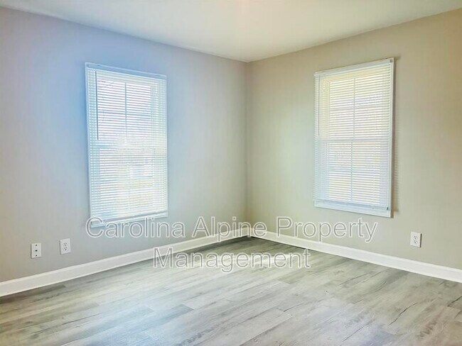 Building Photo - 904 Lincoln St