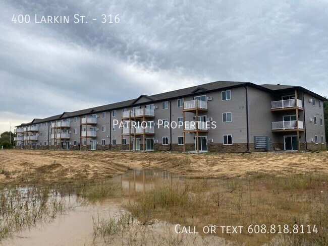 Building Photo - 400 Larkin St