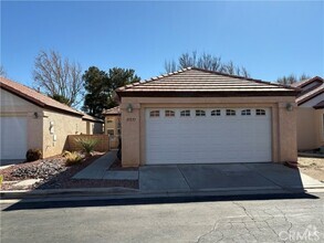 Building Photo - 11571 Park Ln