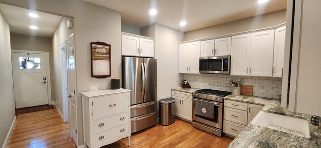 Building Photo - 25 Angel Pt Cir