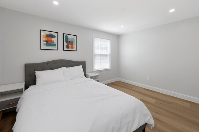 Building Photo - 5912 36th Ave